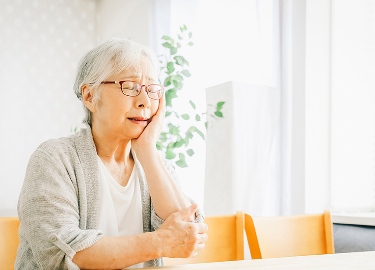 入れ歯の取り外しや清掃が煩わしい方